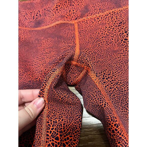 Women's Lululemon Orange and Blue Pattern Ivigorate 25 in inseam - Picture 3 of 7